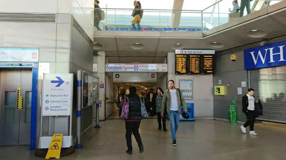 Ӣæĳվ - ׶ʷվStratford Station